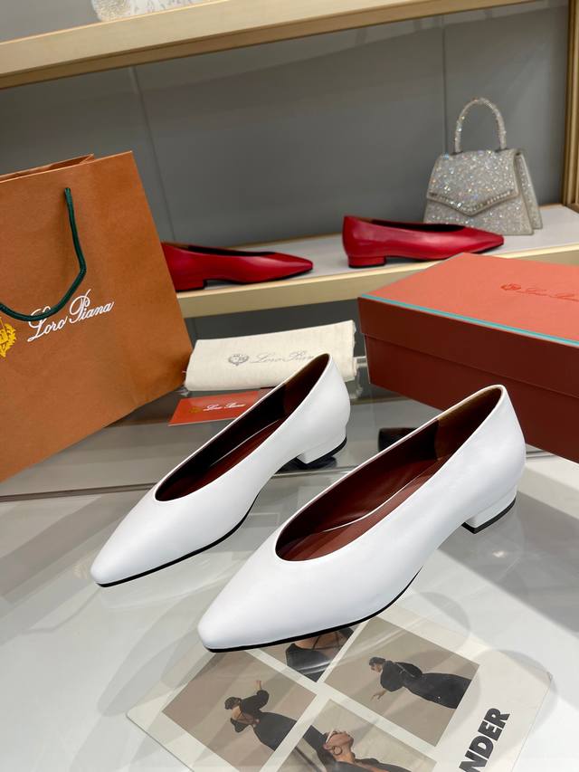 Loro Piana*顶级正品级高版四季款购买原版1:1复制 于1924年4月24日一手创立现有的loro Piana公司。家族经营至今已是第六代，为讲求品味及